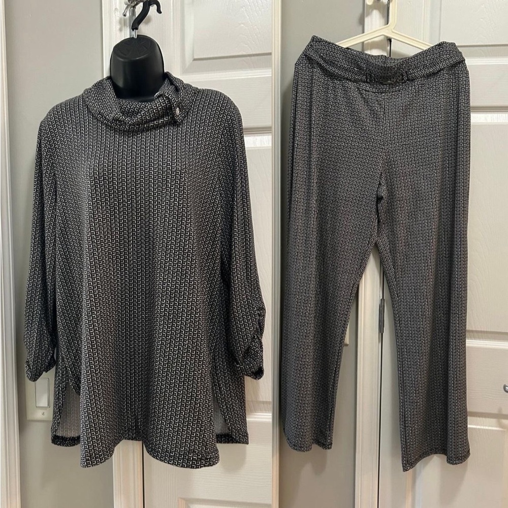 Robert Louis Size L Set - Cowl Neck Sweater
& Patterned Pants palazzo style‎